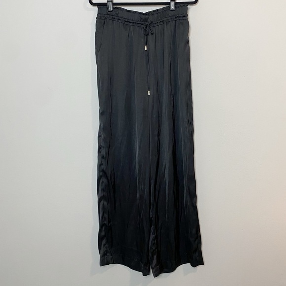 House of Harlow NWT Two Piece Top/Wide Leg Pant Set - Picture 6 of 11